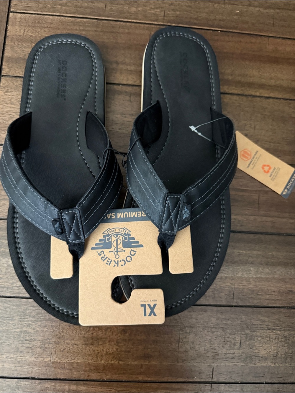 Dockers Black Men's Cushioned Flip Flop Sandals